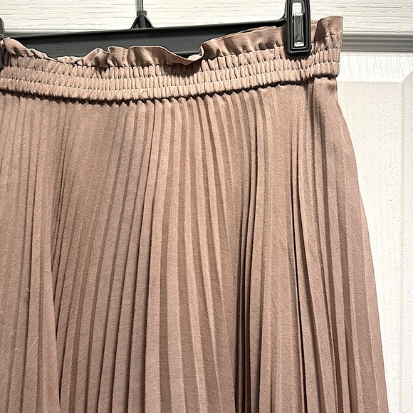 ARITZIA WILFRED Twirl Pleated Skirt - Picture 10 of 12